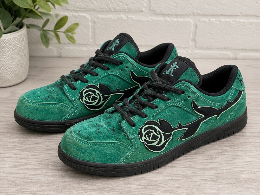 Kizo Green Suede & Black Rose Sneakers
Men’s Size 10